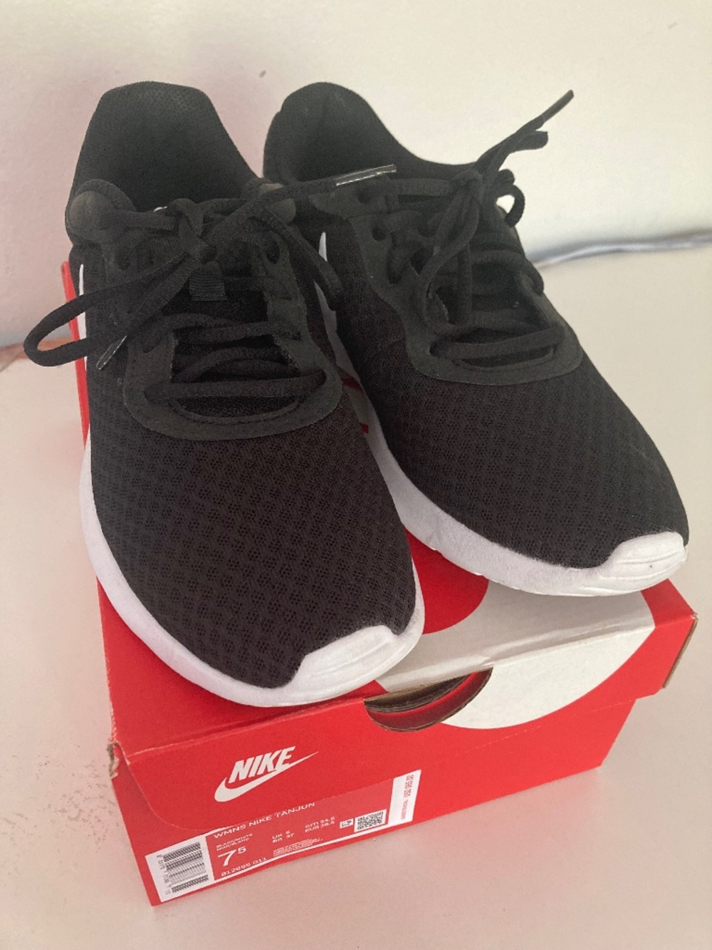 Nike Woman sneakers never worn